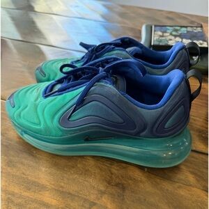 Nike AirMax 720. youth 4.5.  Blues/green